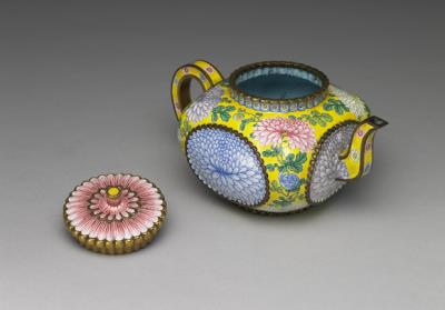 图片[2]-Copper square teapot with chrysanthemum decoration in painted enamels, Qing dynasty, Kangxi reign (1662-1722)-China Archive